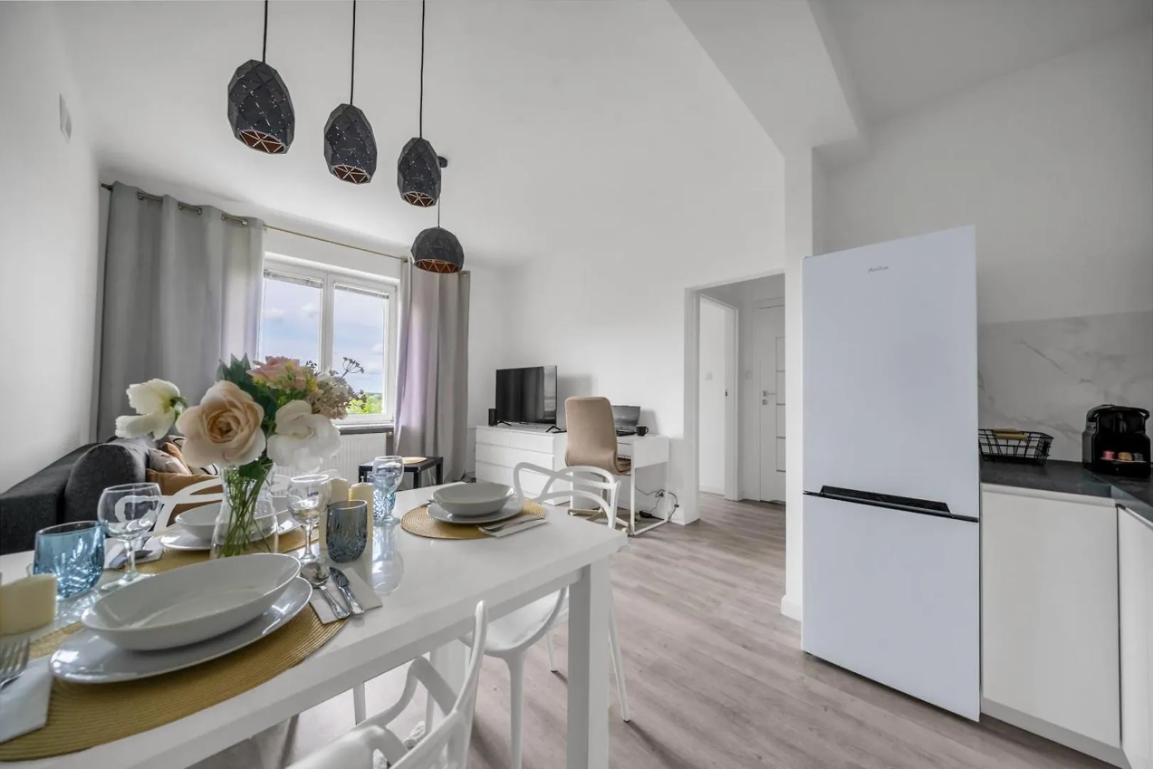 Srodmiescie Apartment - 8Th Floor, Workspace, Tram - By Rentujemy Warszawa
