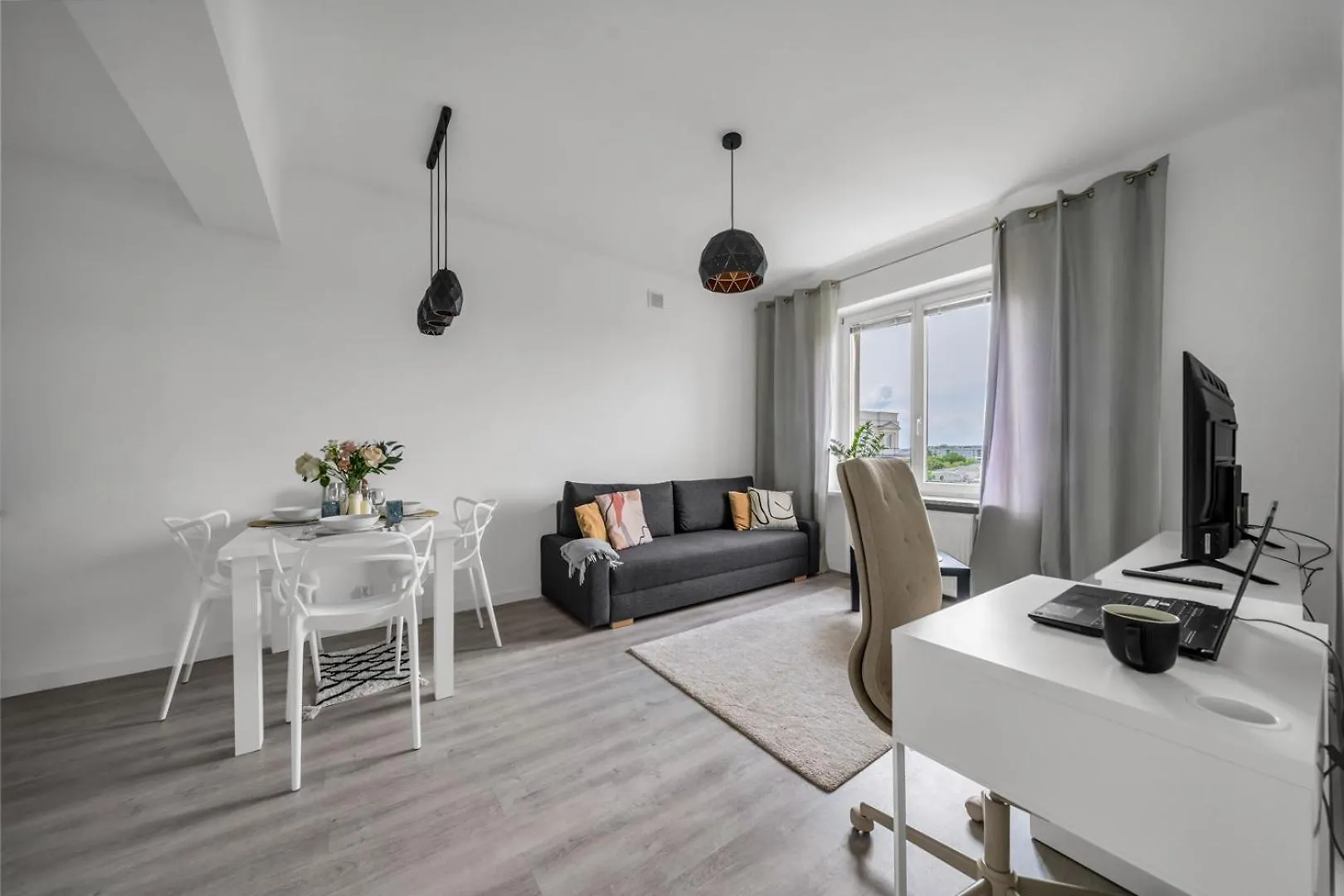 Srodmiescie Apartment - 8Th Floor, Workspace, Tram - By Rentujemy Warszawa