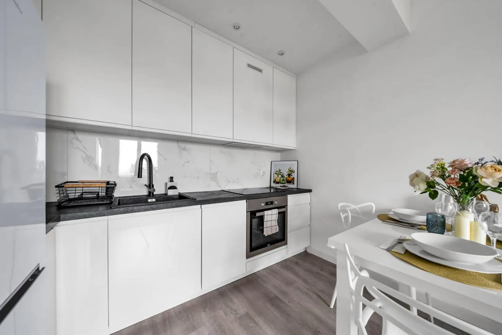 Srodmiescie Apartment - 8Th Floor, Workspace, Tram - By Rentujemy Warsaw