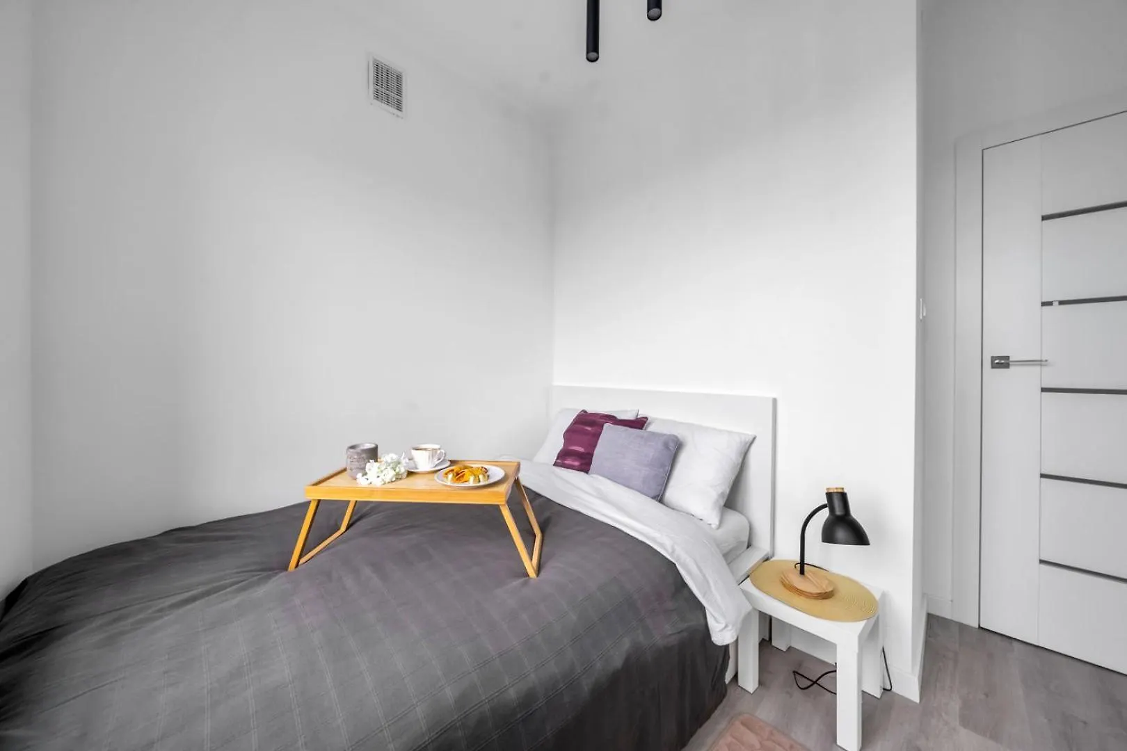 Srodmiescie Apartment - 8Th Floor, Workspace, Tram - By Rentujemy Warszawa Polska