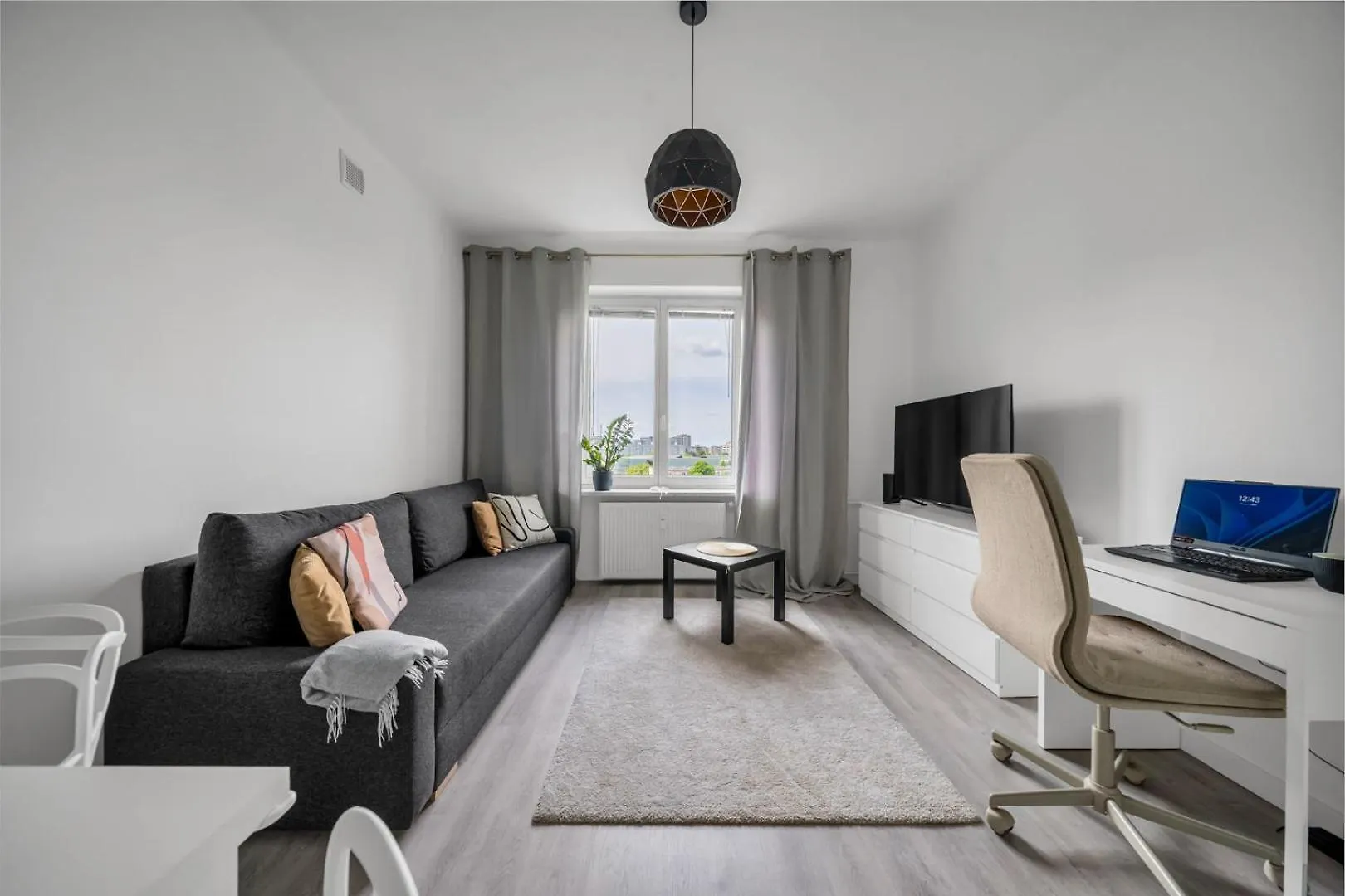 Srodmiescie Apartment - 8Th Floor, Workspace, Tram - By Rentujemy Warszawa