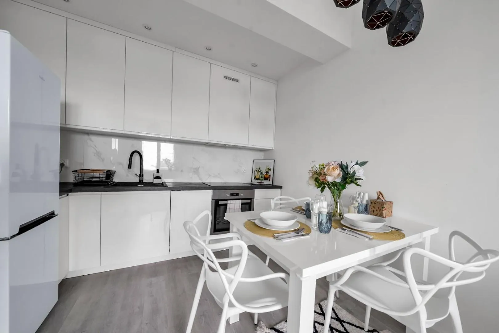 Srodmiescie Apartment - 8Th Floor, Workspace, Tram - By Rentujemy Warszawa