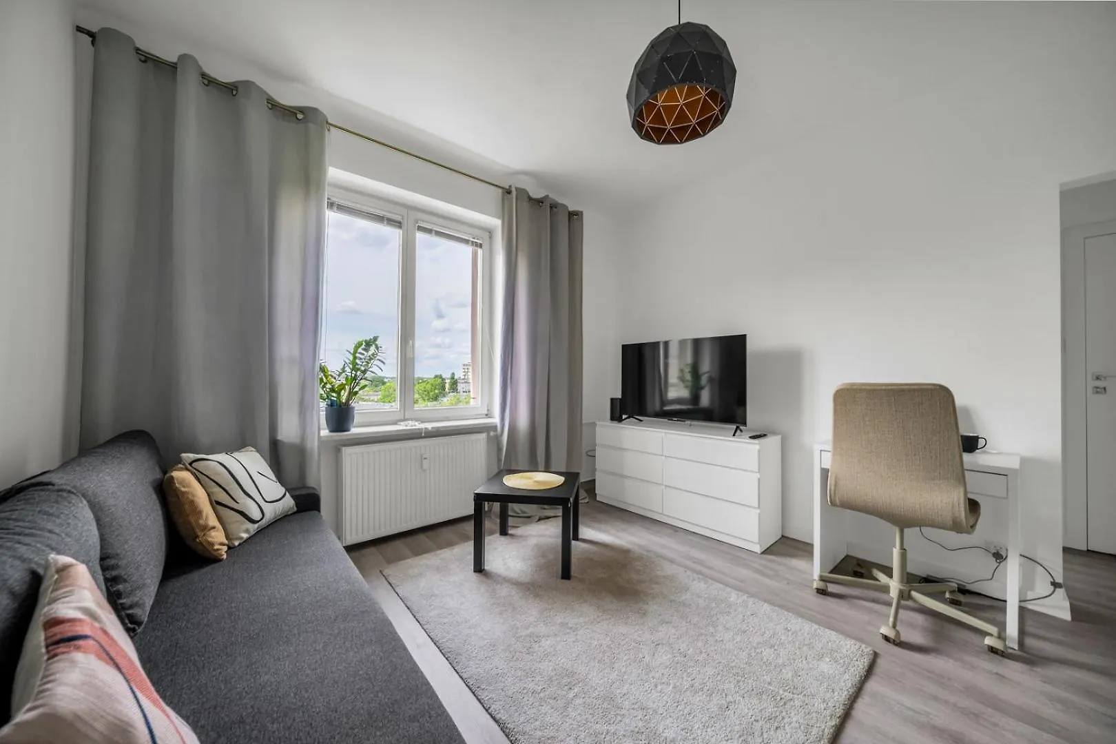Srodmiescie Apartment - 8Th Floor, Workspace, Tram - By Rentujemy Warszawa